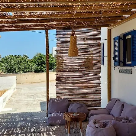 Дом отдыха Charming Renovated Farmhouse! Paros - Antiparos!